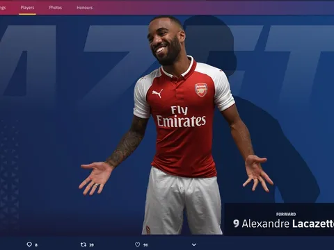 Tại sao Lacazette xuất hiện trên trang chủ Barcelona?