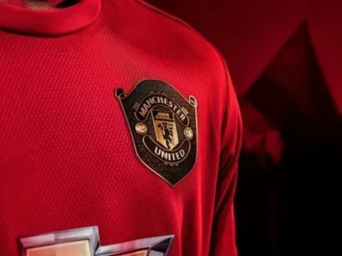 Tại sao logo của Man Utd được bao bọc bên ngoài?