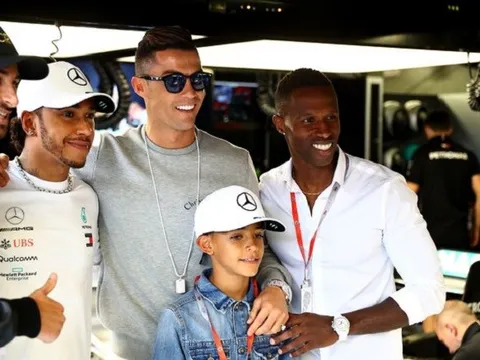 Tạm chia tay sân cỏ, CR7 gặp người 5 lần vô địch thế giới tìm cảm hứng