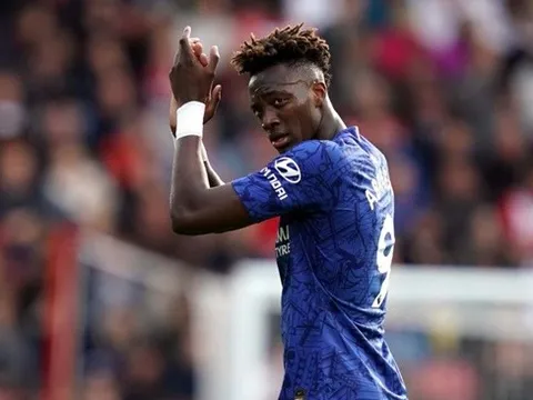 Tammy Abraham cho thấy giá trị, Chelsea đừng để xảy ra cảnh "con gà tức nhau tiếng gáy"