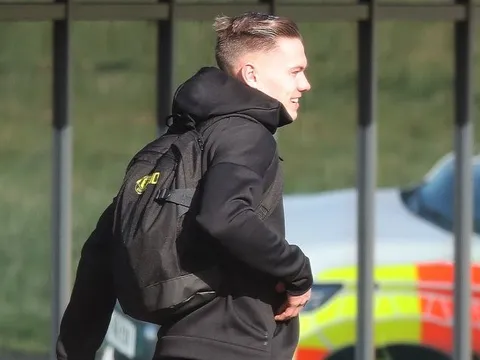 Tân binh có mặt, Man Utd chào đón "mad dog" trở lại