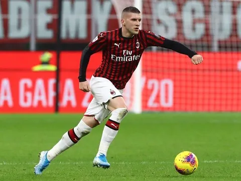 "Tàng hình" ở Milan, á quân World Cup muối mặt về lại Bundesliga