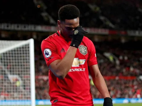 "Không thể tin được, cầu thủ Man Utd đó không nên ở trên sân lâu đến thế"