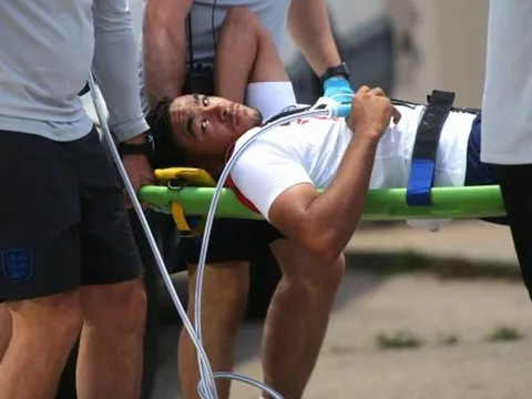 Thảm họa! Sao Chelsea chấn thương kinh hoàng, 'thở oxy' rời sân