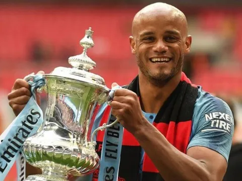 Thay Kompany, Man City quyết giật "viên ngọc" Ajax với Man Utd