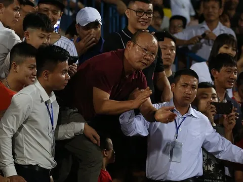 Điểm tin bóng đá Việt Nam sáng 28/04: HLV Park Hang-seo có hành động cực yêu đối với học trò cưng