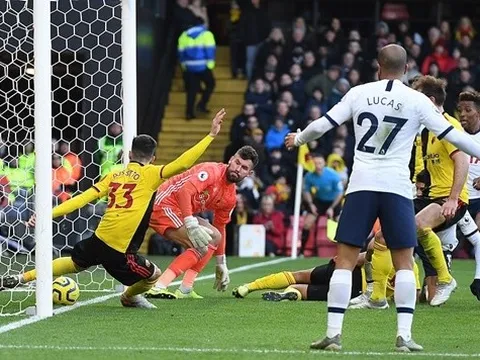 Thầy trò HLV Jose Mourinho mất 3 điểm vì vài milimet vạch vôi