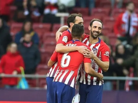 Thêm trụ cột ra đi, HLV Simeone "kêu trời" vì hàng thủ tan nát