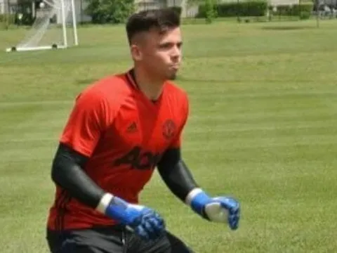 Điều gì đã xảy ra với Theo Richardson sau khi rời Leeds gia nhập Man Utd?