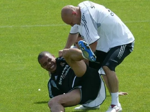 Thomas Gravesen: Từ thua bài bạc triệu USD đến bẻ răng Ronaldo