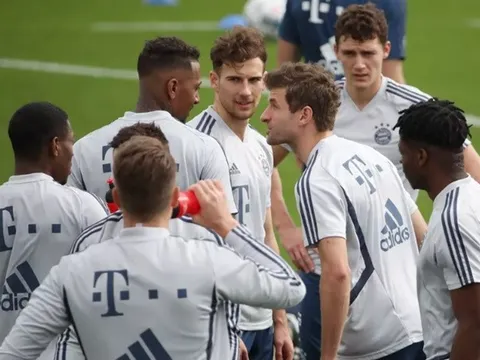 SỐC! Biến tại Bayern, Muller "knock out" đồng đội xảy ra xung đột không đáng có