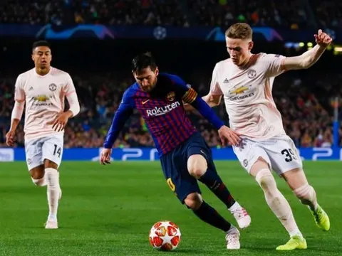 Thua Barca, sao trẻ M.U vẫn khiến CĐV ấm lòng vì hành động đặc biệt