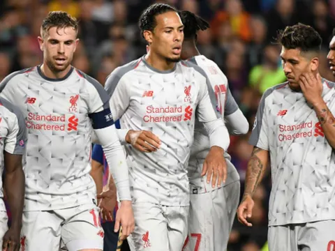 Thua Barca, "trung vệ thép" của Liverpool vẫn phát biểu đầy bất ngờ