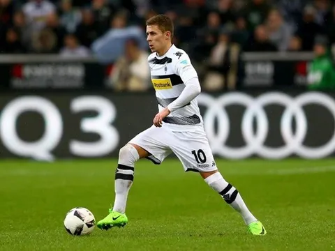 Thua Bayern muối mặt, Dortmund giải sầu trên TTCN bằng "Hazard em"