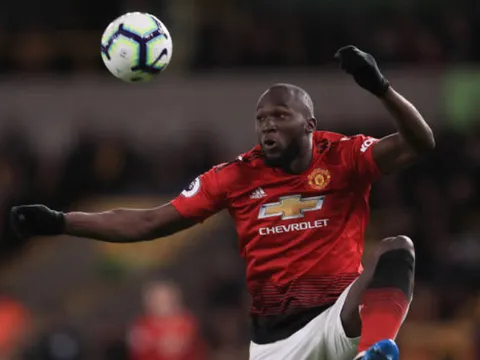 Thua trận, Lukaku vẫn cười đùa hớn hở cùng cầu thủ này