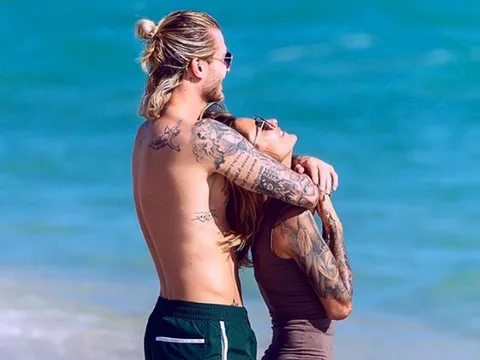 Tiếp tục mắc sai lầm, Karius khiến bạn gái 'mang họa'