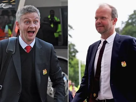 TIẾT LỘ! 8 từ Ed 'Gỗ' nhắn nhủ tới Solskjaer khi trao ghế nóng M.U