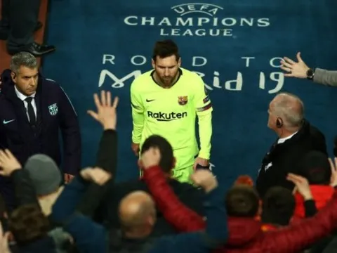 Tiết lộ: Bị chỉ trích, Messi nói 1 điều khiến CĐV Barca "lặng thinh"