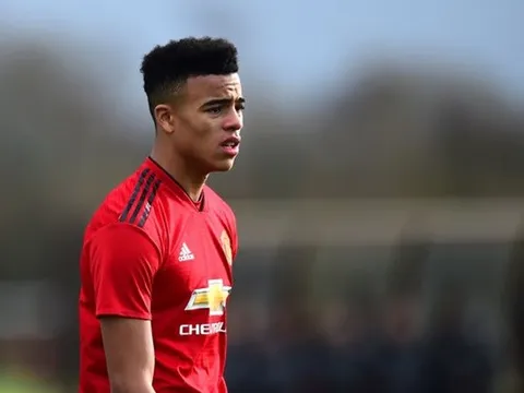 'Tiểu Persie' được Solskjaer 'tặng quà', sao M.U nói lời tâm can