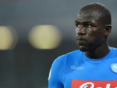 Tin vui cho Quỷ đỏ, trung vệ 90 triệu bảng muốn "xuất ngoại", Arsenal và Barca tranh nhau sao trẻ Lyon