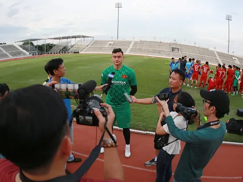 Văn Lâm tự tin giúp cầu thủ Việt Nam đối đầu Thái Lan