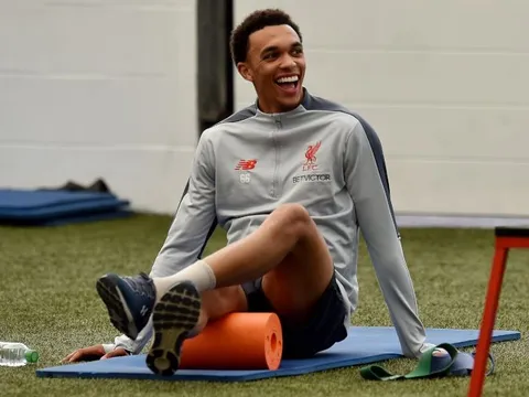 Đang gây áp lực lên Man City, dàn sao Liverpool cười mãn nguyện ngày trở lại