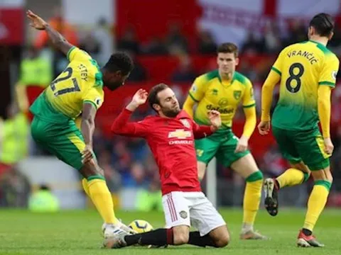 "Tôi bực bội và không vui vẻ khi không được thi đấu tại Man Utd"