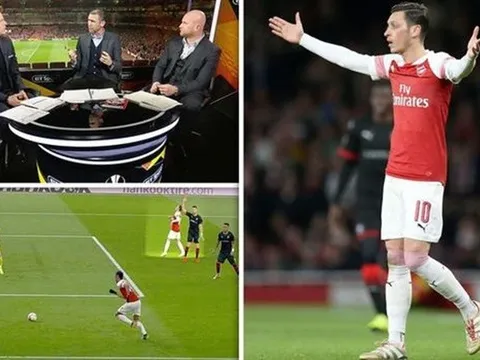 "Tôi chẳng thấy mắc cười với tình huống đó của Ozil"