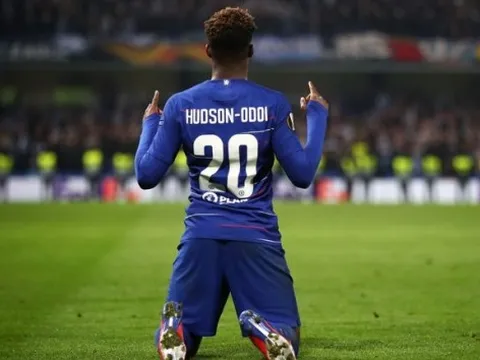 "Tôi đang có nhiều cầu thủ tài năng thi đấu cùng vị trí với cậu ấy"