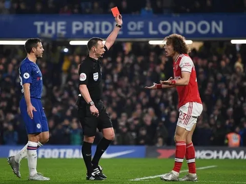 'Tôi đồng cảm với Luiz, cậu ta gặp rắc rối bởi cầu thủ Arsenal đó'