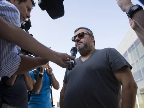 "Tôi không dí súng ép Man Utd mua Pogba"