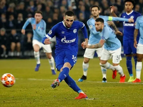 'Tôi không phục quyết định thổi penalty cho Schalke'