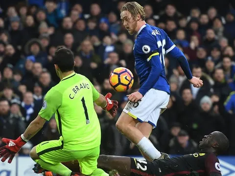 CHÍNH THỨC: Everton ký hợp đồng với người từng hạ sát Man City