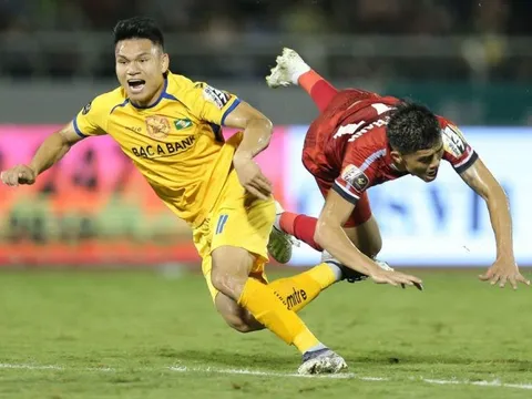 Án phạt nặng cho 2 cầu thủ vào bóng ác ý