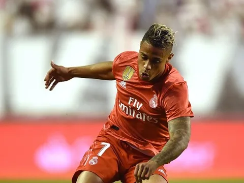 Trả đũa Real độc như Frankfurt, quan tâm kẻ kế thừa Ronaldo thay Jovic