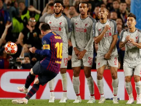 Tranh cãi: Messi gian lận ở siêu phẩm đá phạt