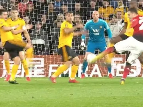 Tranh cãi VAR: Trọng tài phớt lờ, M.U mất oan quả 11m giống hệt trận PSG?