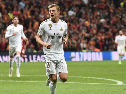Trên chấm phạt đền, Kroos thực hiện một hành động khiến "tiểu Ronaldo" nhớ đời
