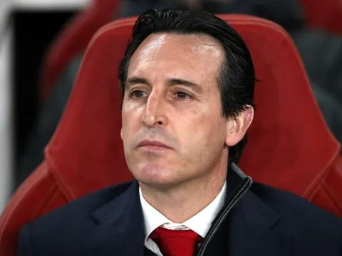 Trò cũ bị thất sủng: "Emery làm tôi buồn cười"