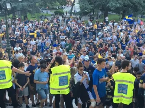 Trong ngày Liverpool ăn mừng Champions League, có 1 đội bóng khác cũng mở hội tưng bừng