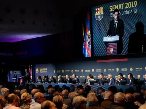 Trước 1000 thành viên, chủ tịch Barca ra phán quyết về tương lai của Valverde
