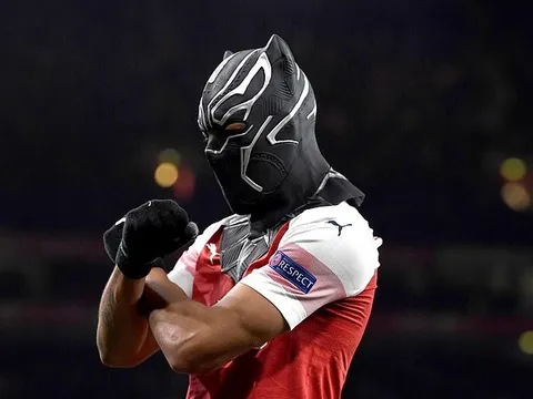 Trước khi hóa 'Báo đen', Aubameyang từng là siêu 'Người nhện'