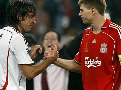 Từ Istanbul đến Anfield: Xin cám ơn đời vì vẫn được thấy Pirlo và Gerrard ghi bàn