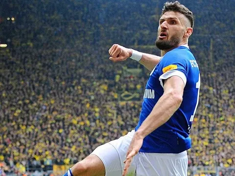 Từ zero thành hero, sao Schalke nói gì sau khi làm người hùng?