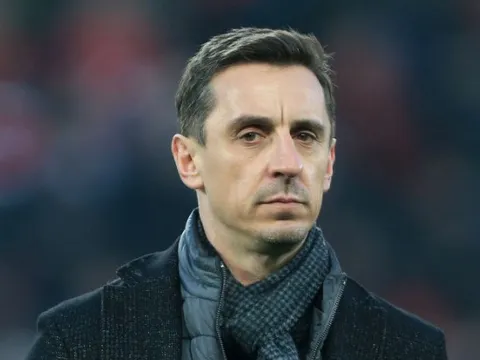 Tượng đài Man Utd "nén đau" vinh danh Liverpool