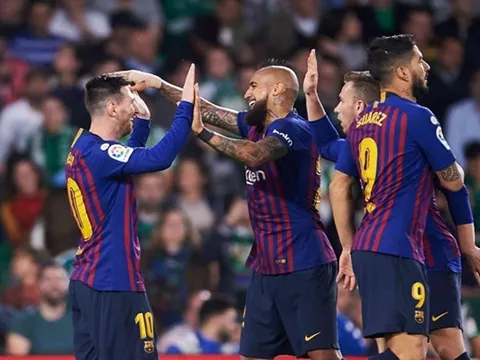 CĐV Barcelona náo loạn sau màn trình diễn của Messi