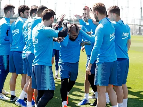Nhờ Vidal, cuối cùng lại có thể thấy bộ mặt này của Barca