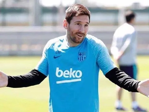 Cuối cùng, Messi cùng bày tỏ thái độ này trong buổi tập của Barca