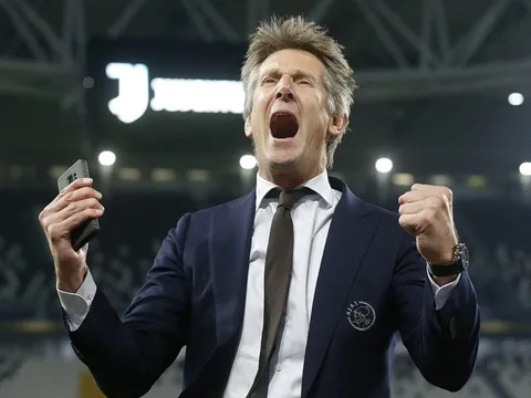 Van der Sar hé lộ bí mật đằng sau sự hồi sinh của Ajax