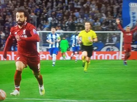 Van Dijk ăn mừng bàn thắng trước cả khi Salah ghi bàn